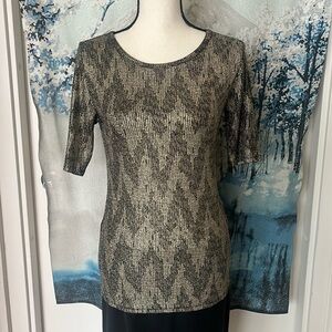 LulaRoe NWOT Metallic Threading Top. Prefer T for the holidays!